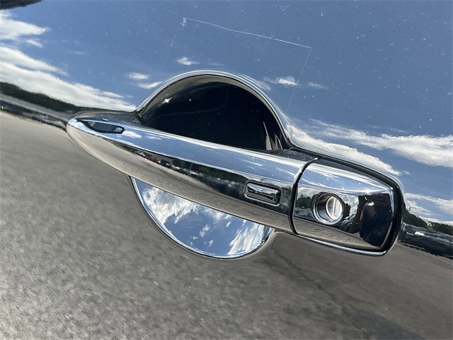 Vehicle image 24 of 33