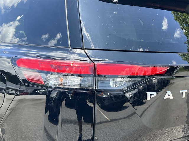 Vehicle image 25 of 33