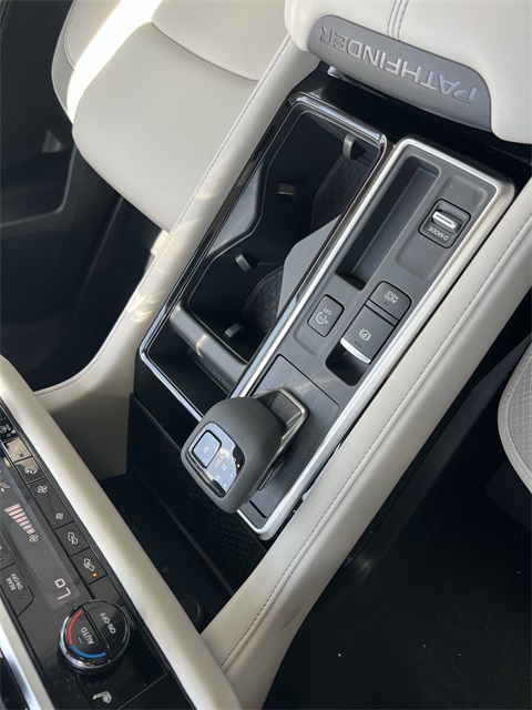 Vehicle image 18 of 33