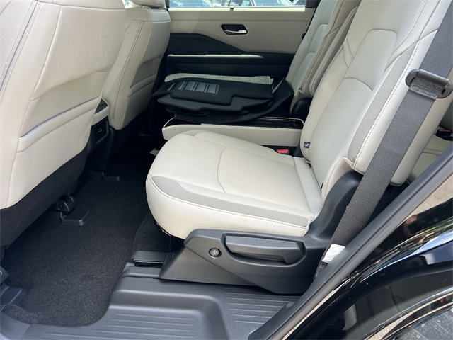 Vehicle image 26 of 33