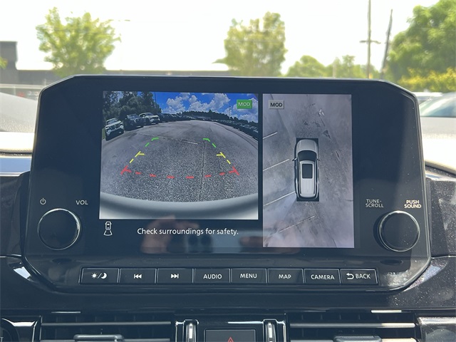 Vehicle image 15 of 33