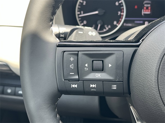 Vehicle image 31 of 33
