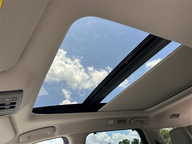 Vehicle image 27 of 33