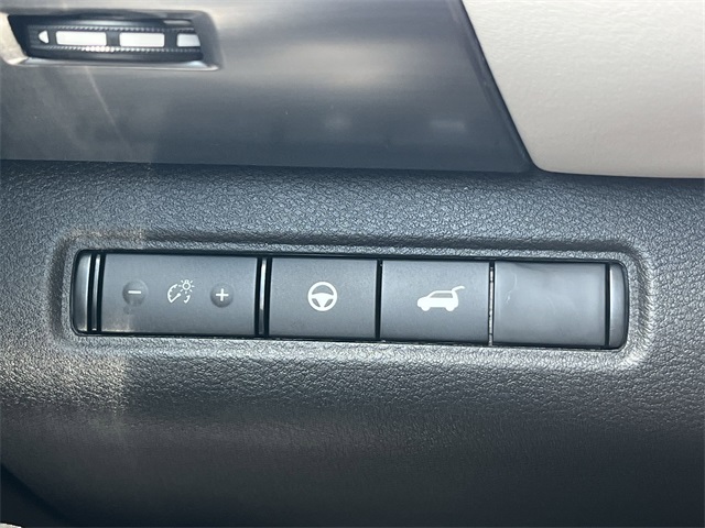 Vehicle image 22 of 33