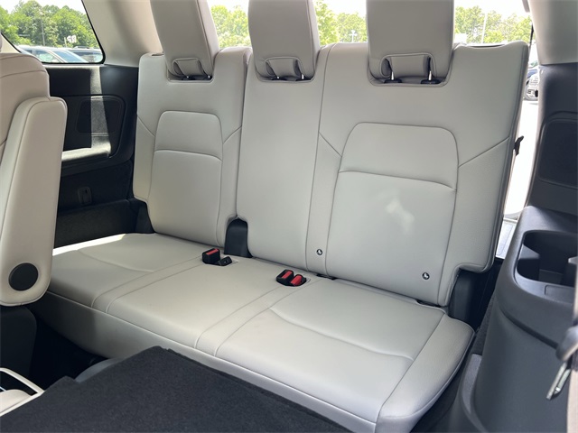 Vehicle image 11 of 33