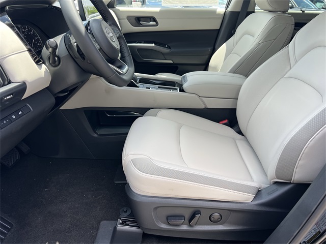 Vehicle image 32 of 33