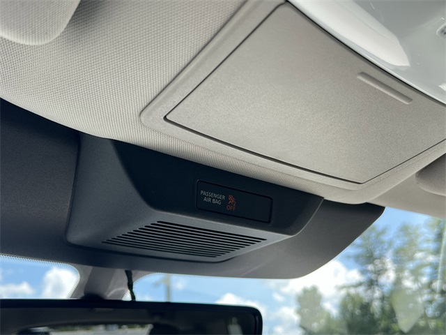 Vehicle image 23 of 33