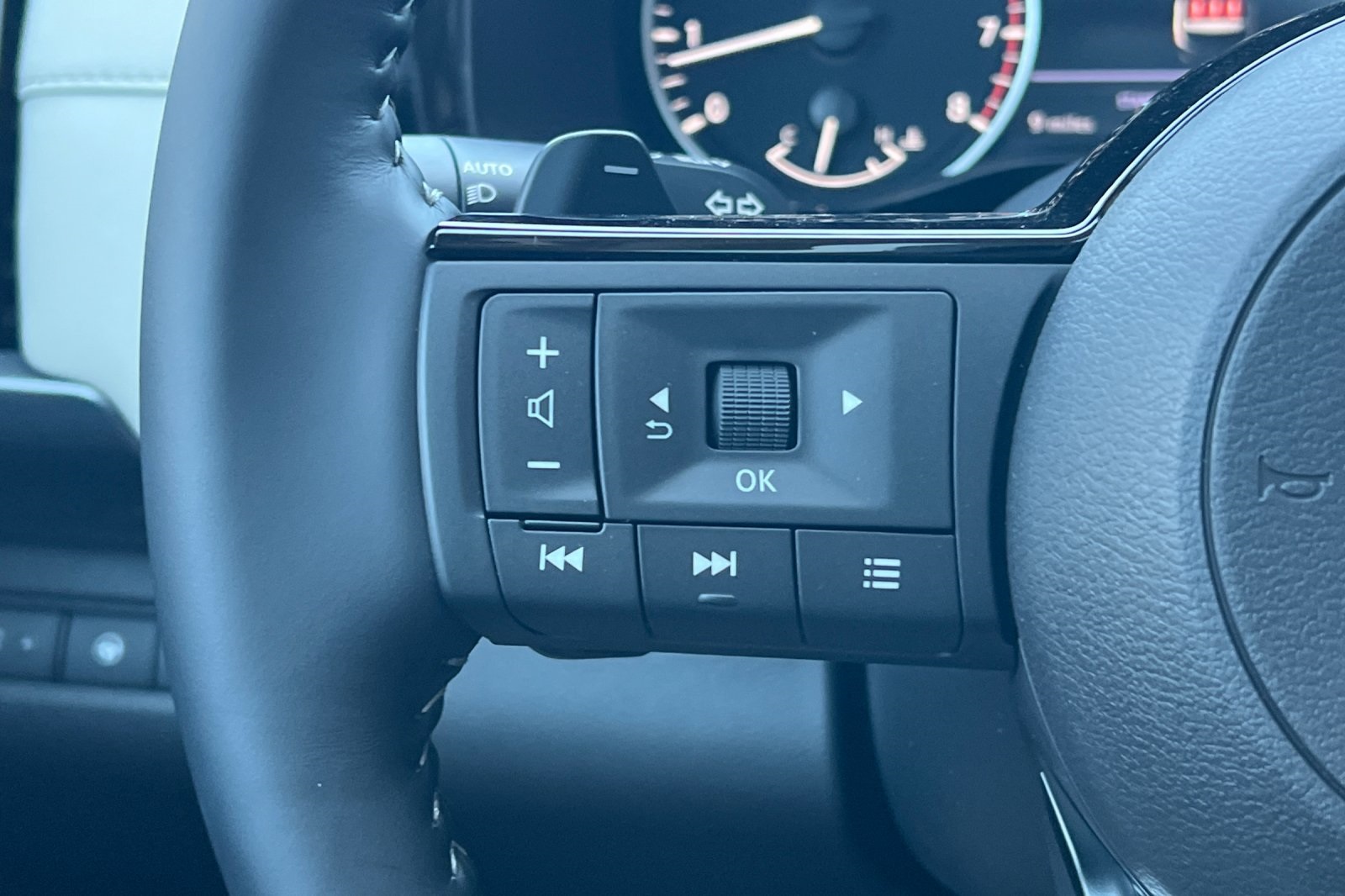 Vehicle image 32 of 37