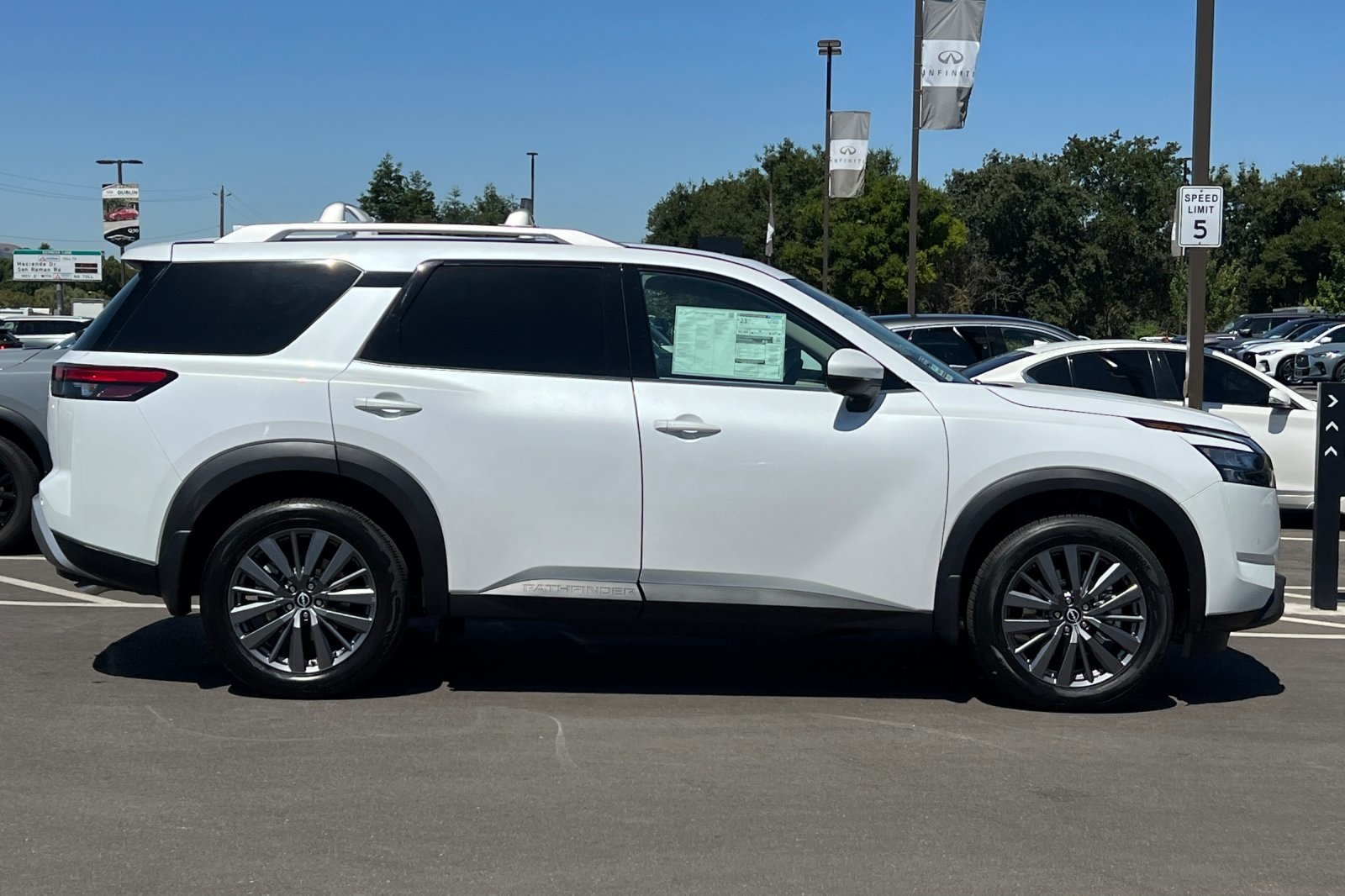 Vehicle image 4 of 37