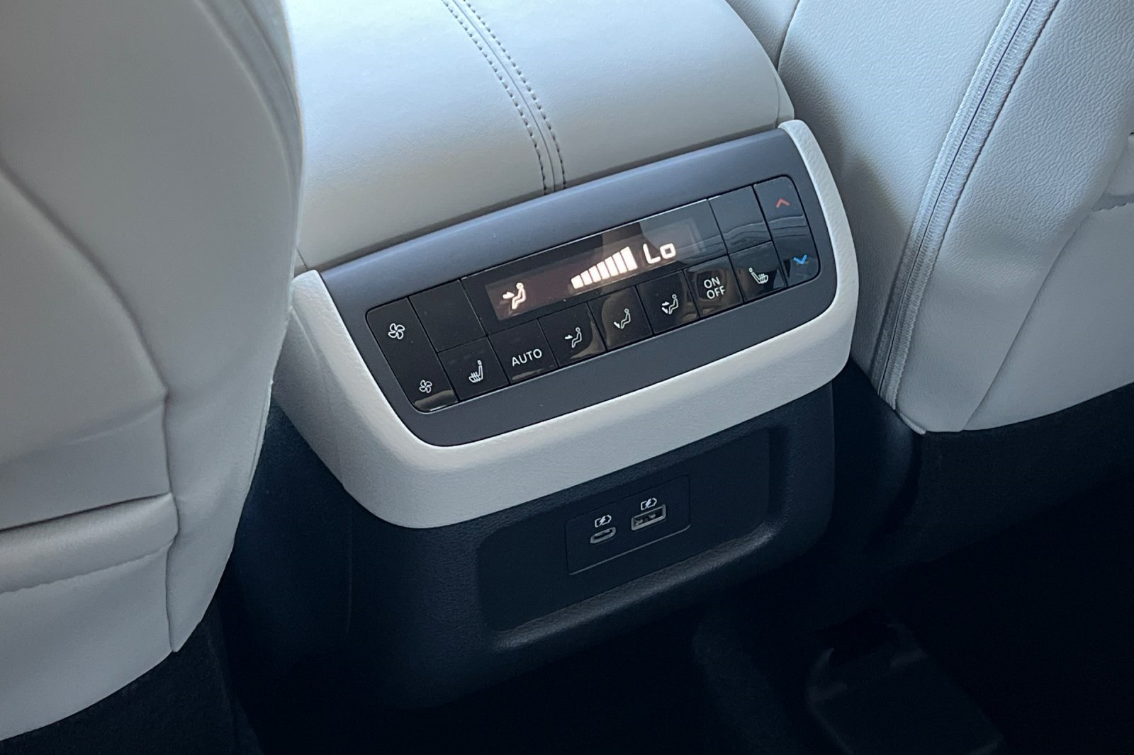 Vehicle image 24 of 37
