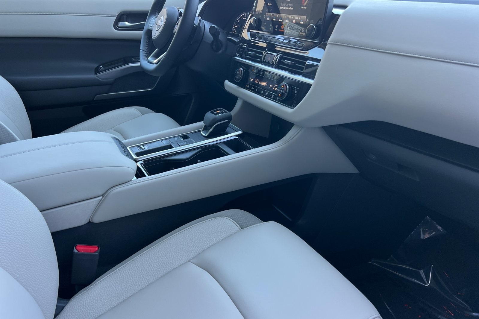 Vehicle image 27 of 37