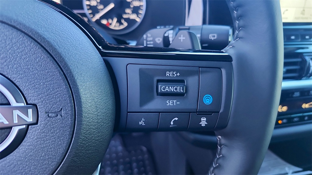Vehicle image 32 of 35