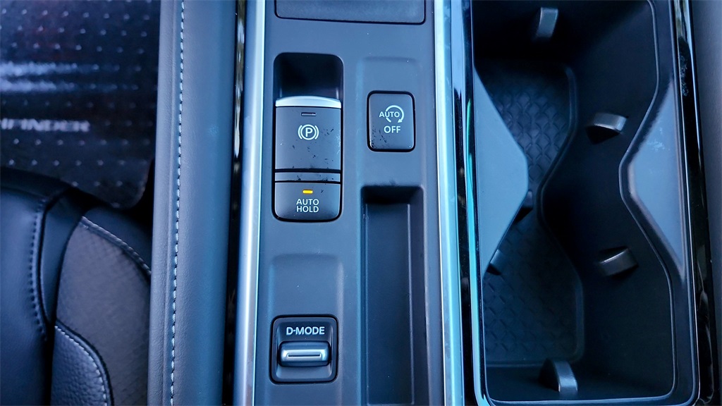 Vehicle image 33 of 35