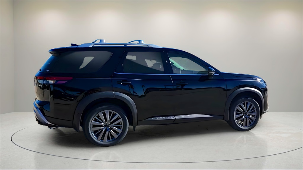 Vehicle image 4 of 35