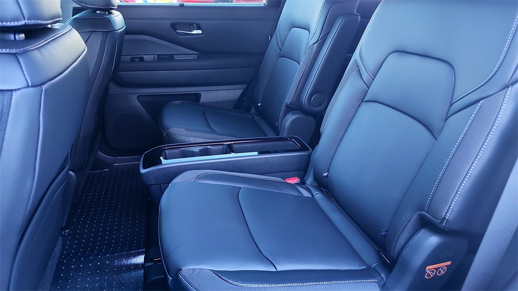 Vehicle image 10 of 35