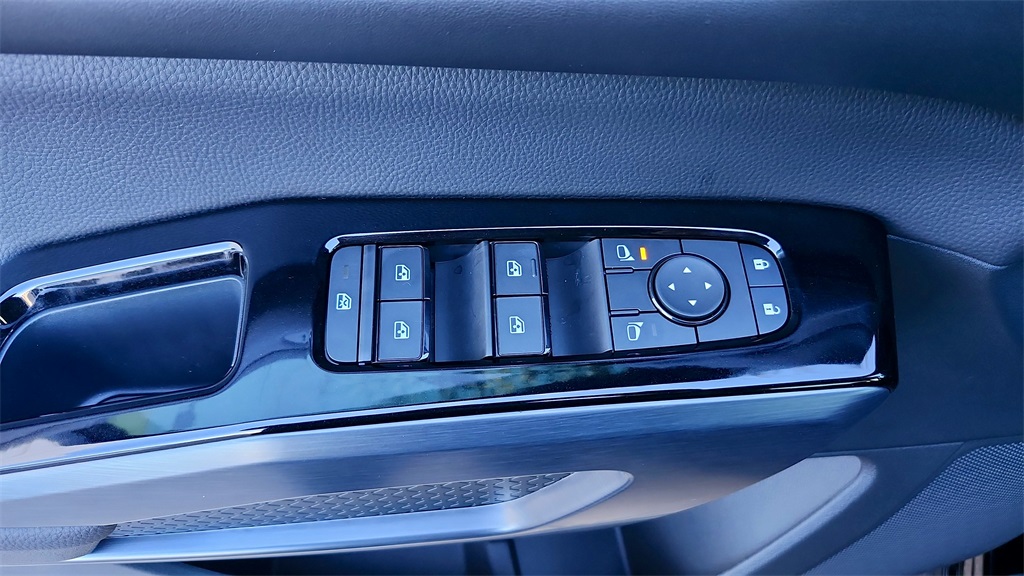 Vehicle image 26 of 35