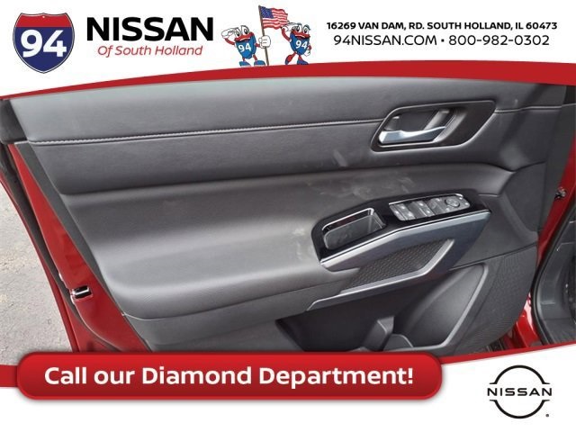 Vehicle image 15 of 21