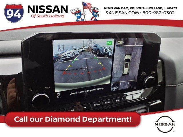 Vehicle image 17 of 21