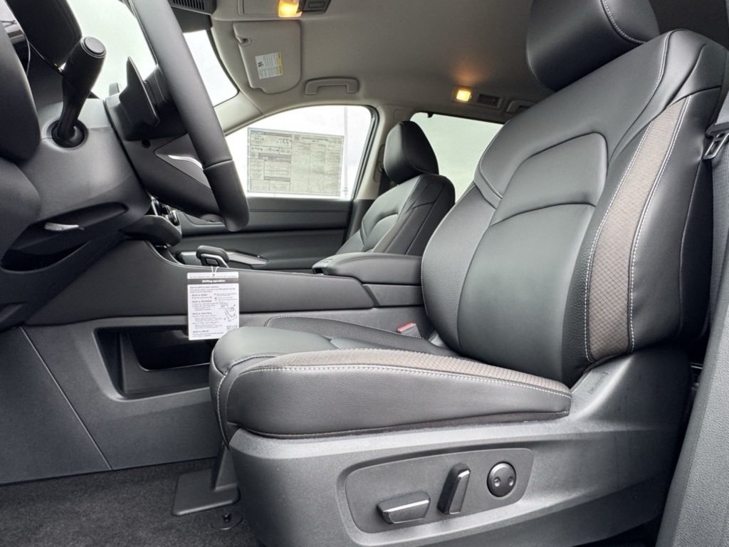 Vehicle image 13 of 25