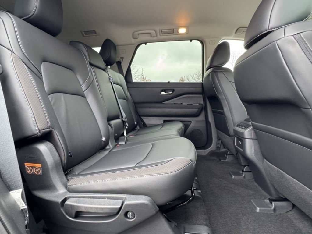 Vehicle image 11 of 25