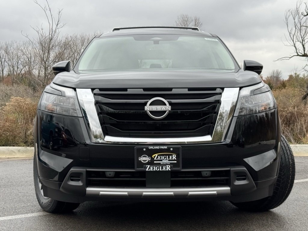 Vehicle image 2 of 25