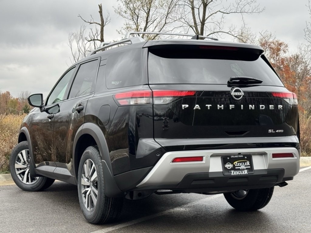 Vehicle image 4 of 25