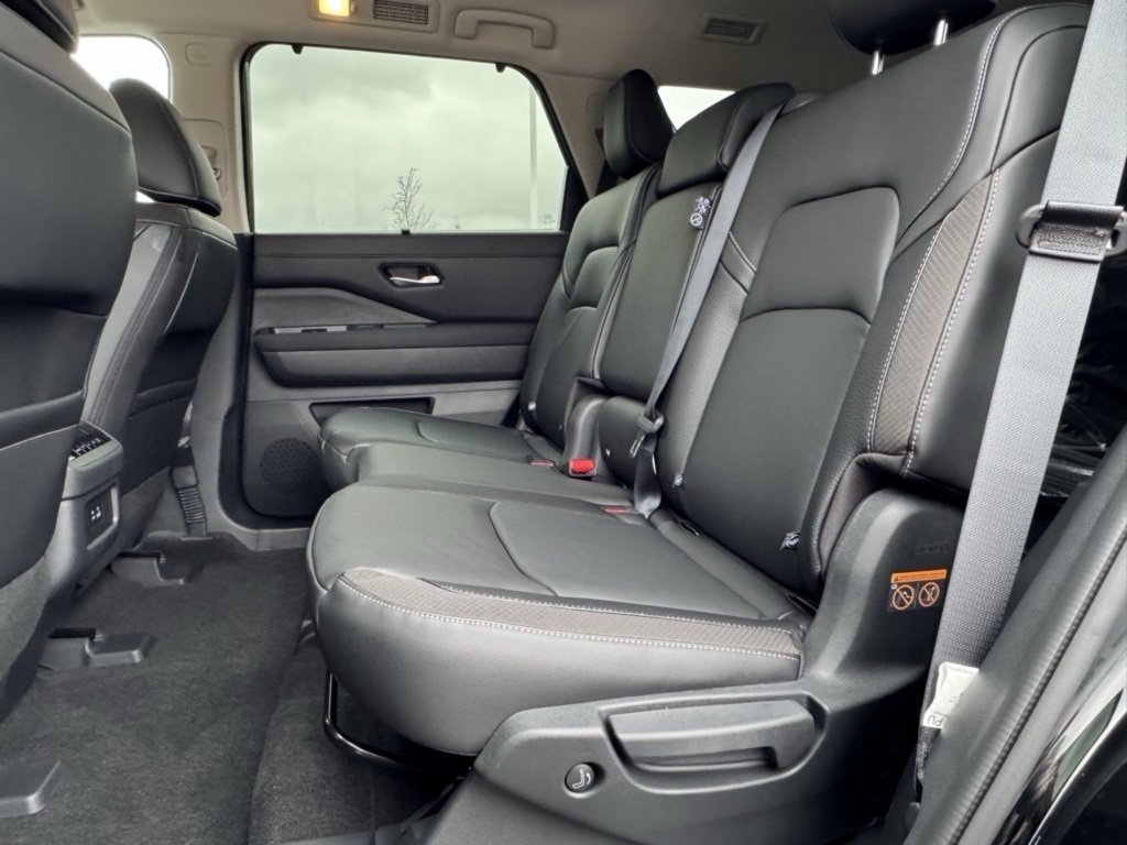 Vehicle image 9 of 25