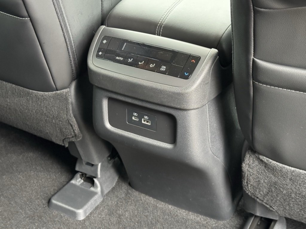 Vehicle image 23 of 25