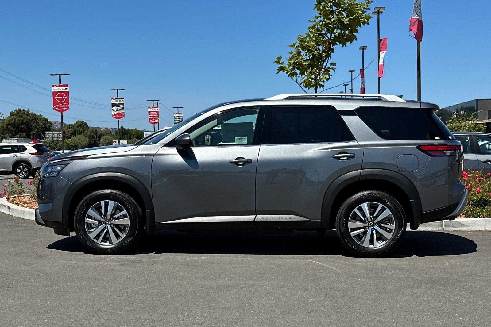 Vehicle image 9 of 37