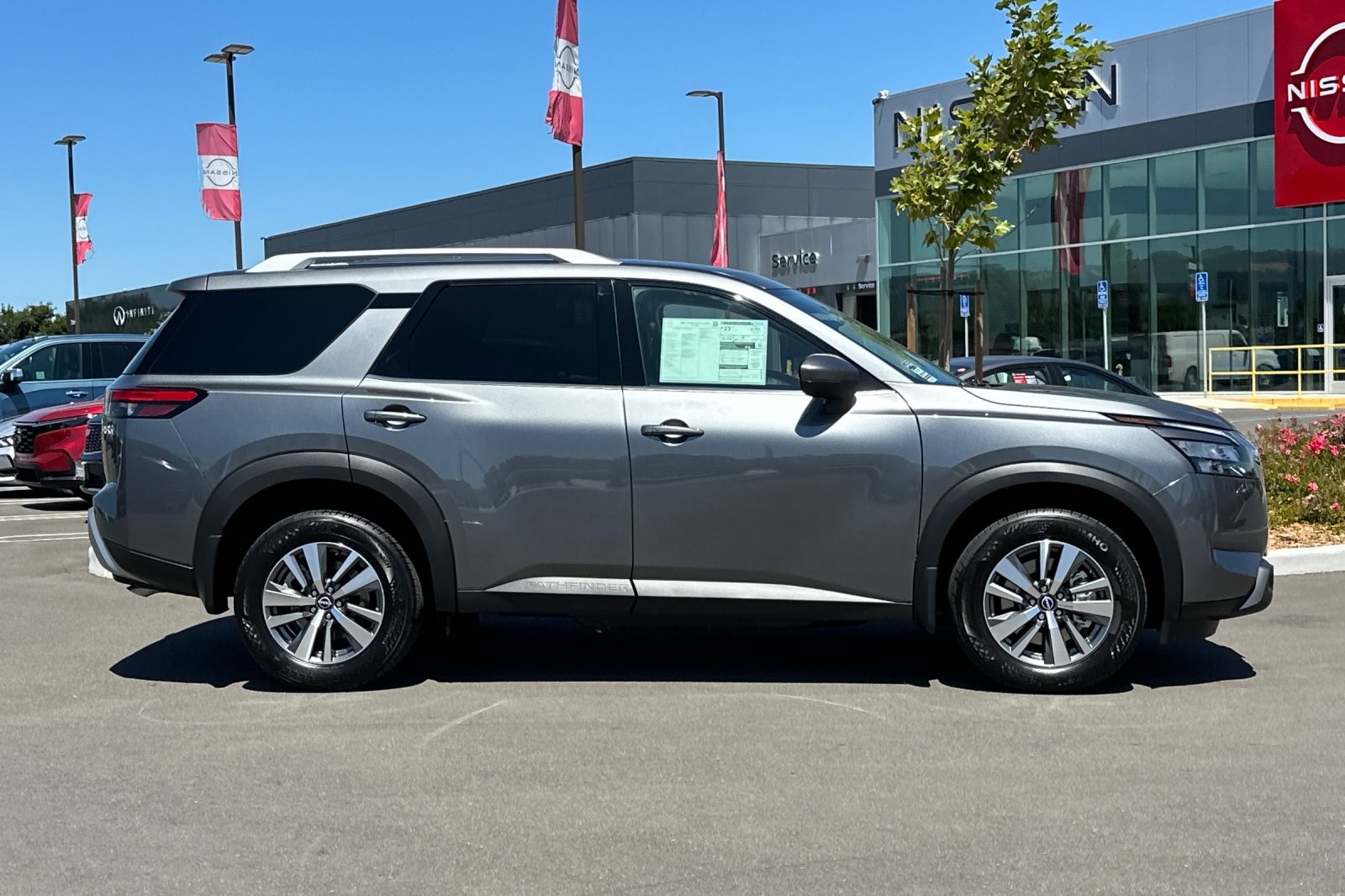 Vehicle image 4 of 37