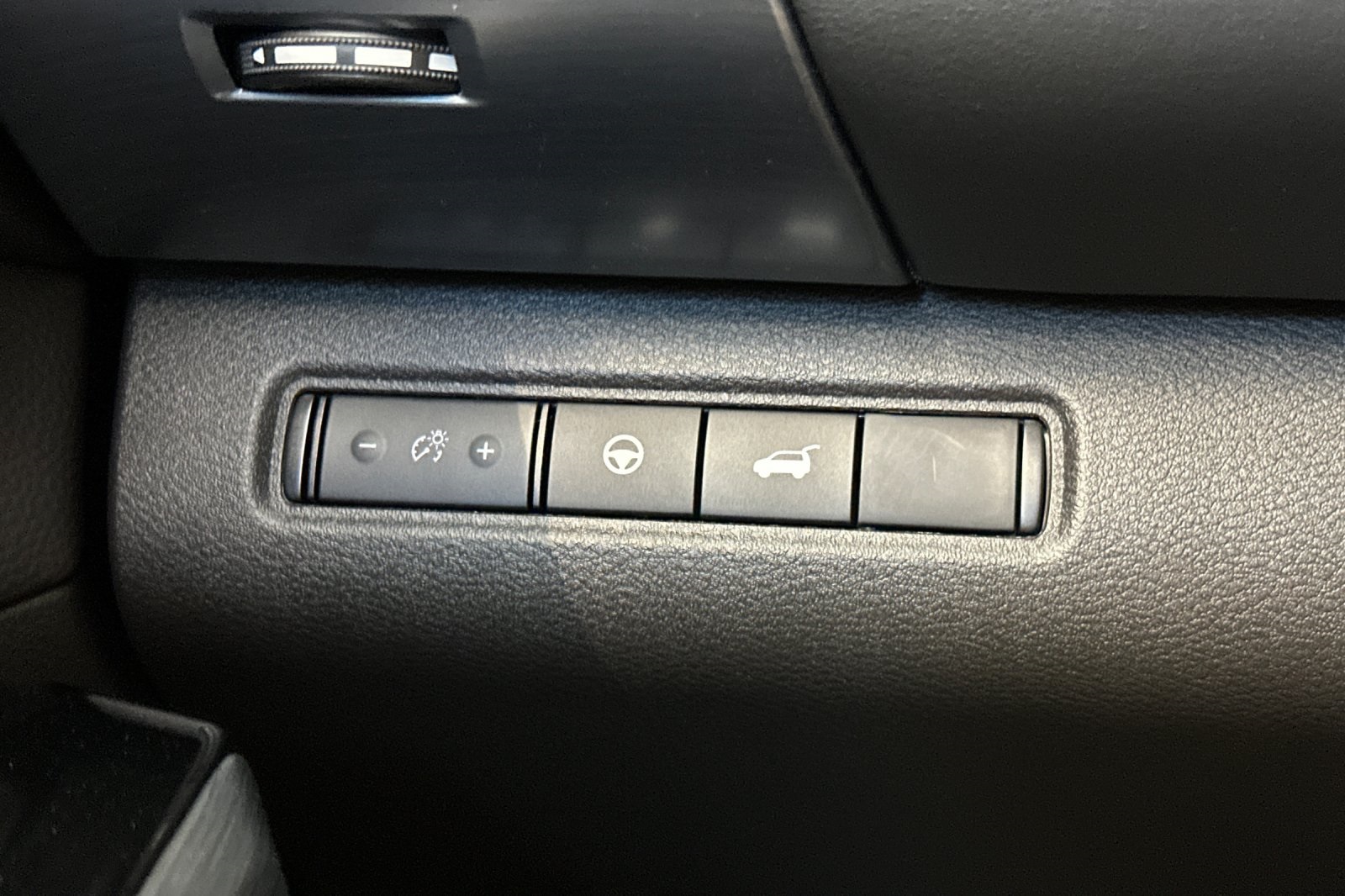 Vehicle image 31 of 37