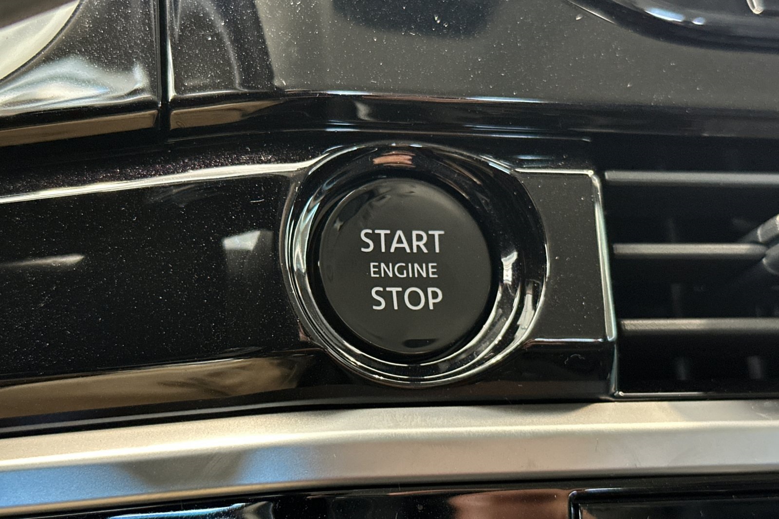 Vehicle image 29 of 37