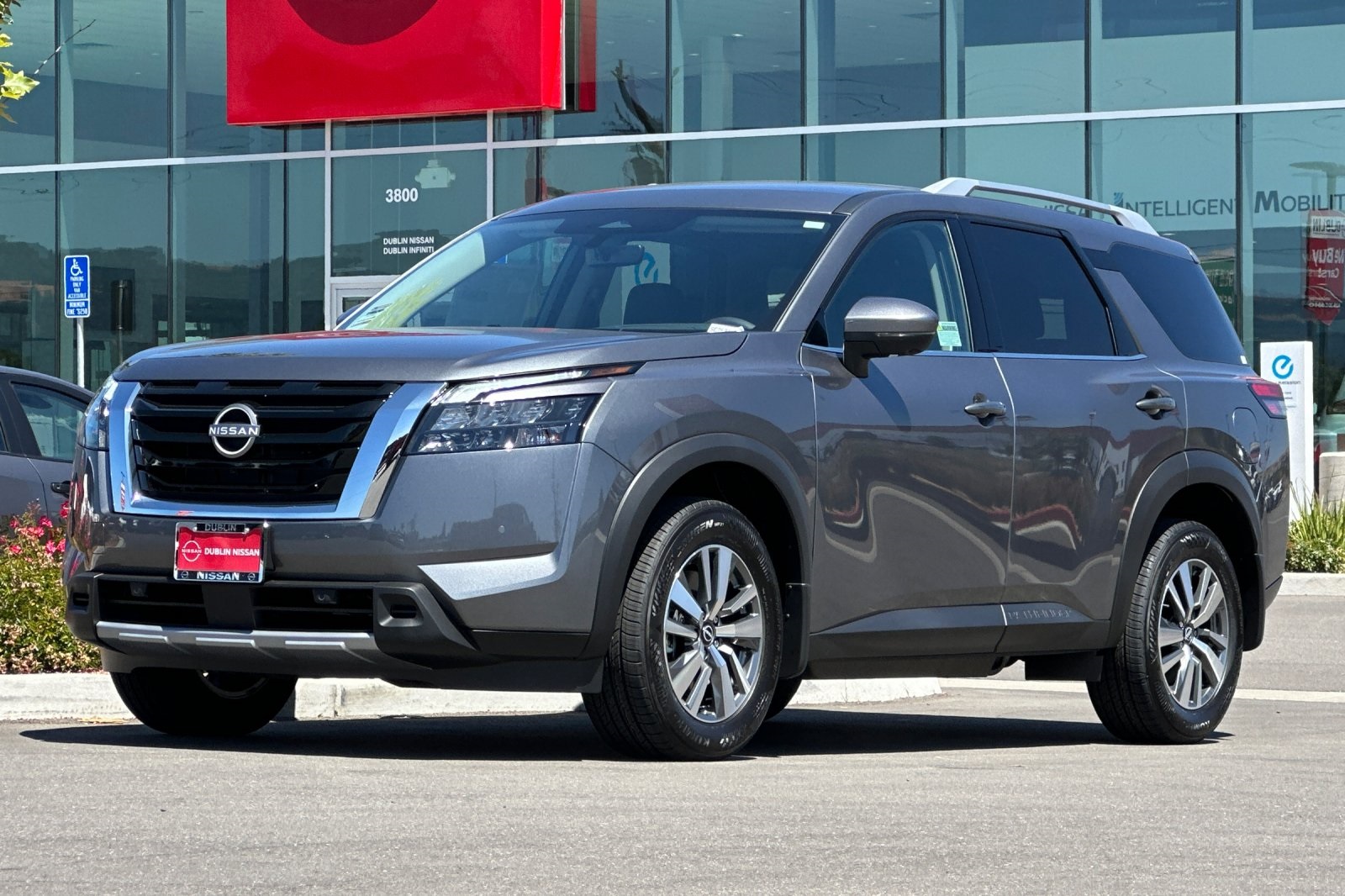 Vehicle image 6 of 37