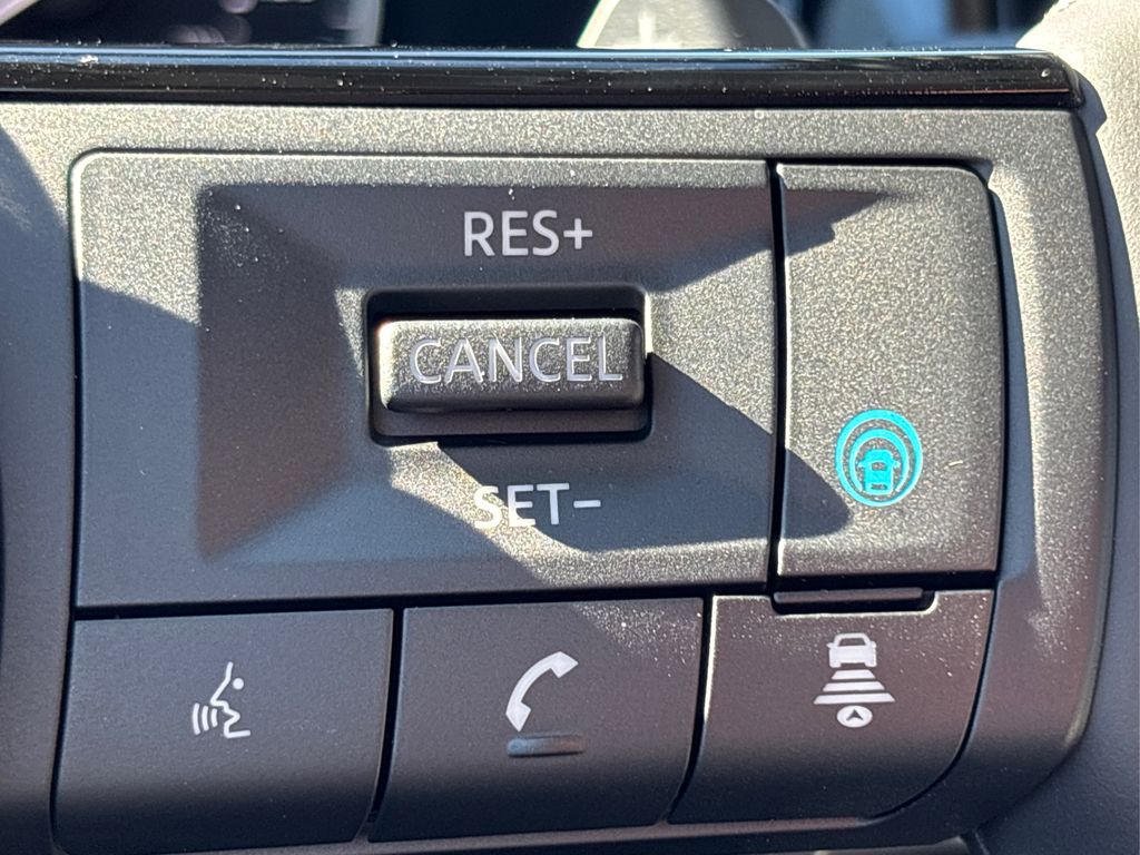 2025 Nissan Pathfinder SL Image 39 of 42