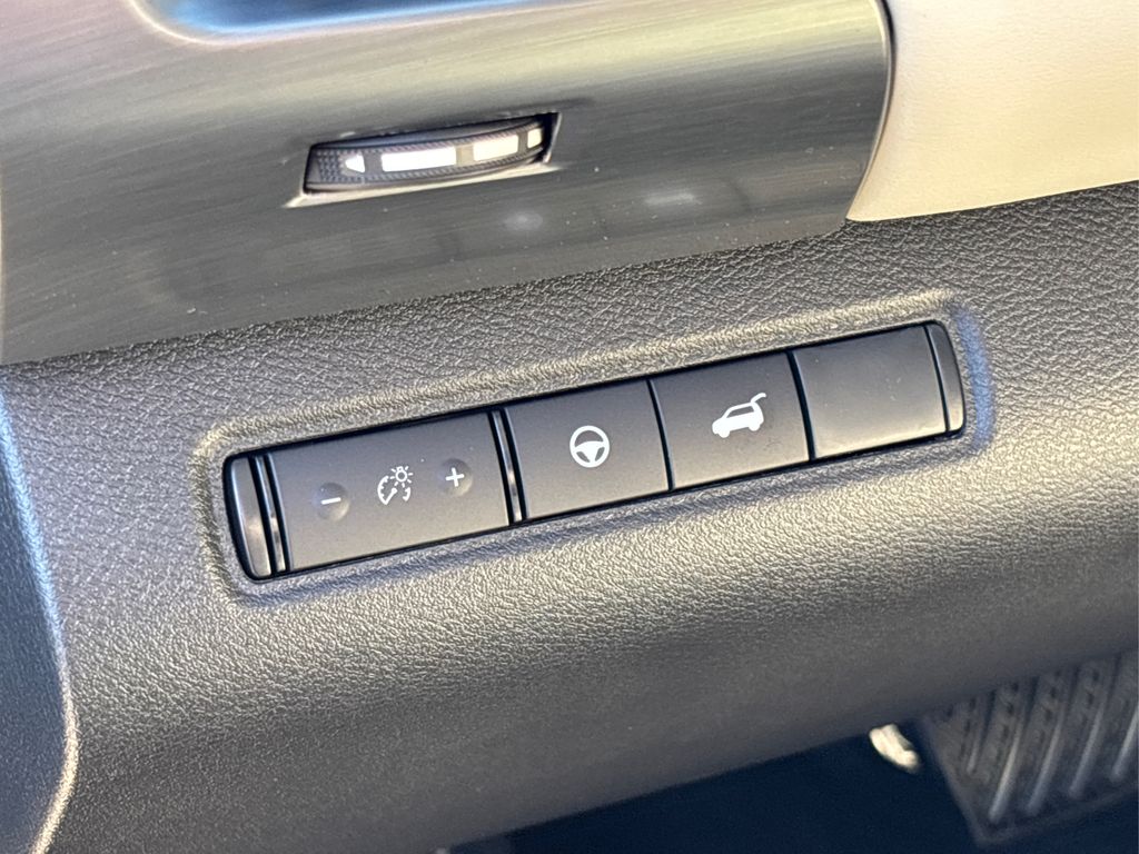 2025 Nissan Pathfinder SL Image 29 of 42