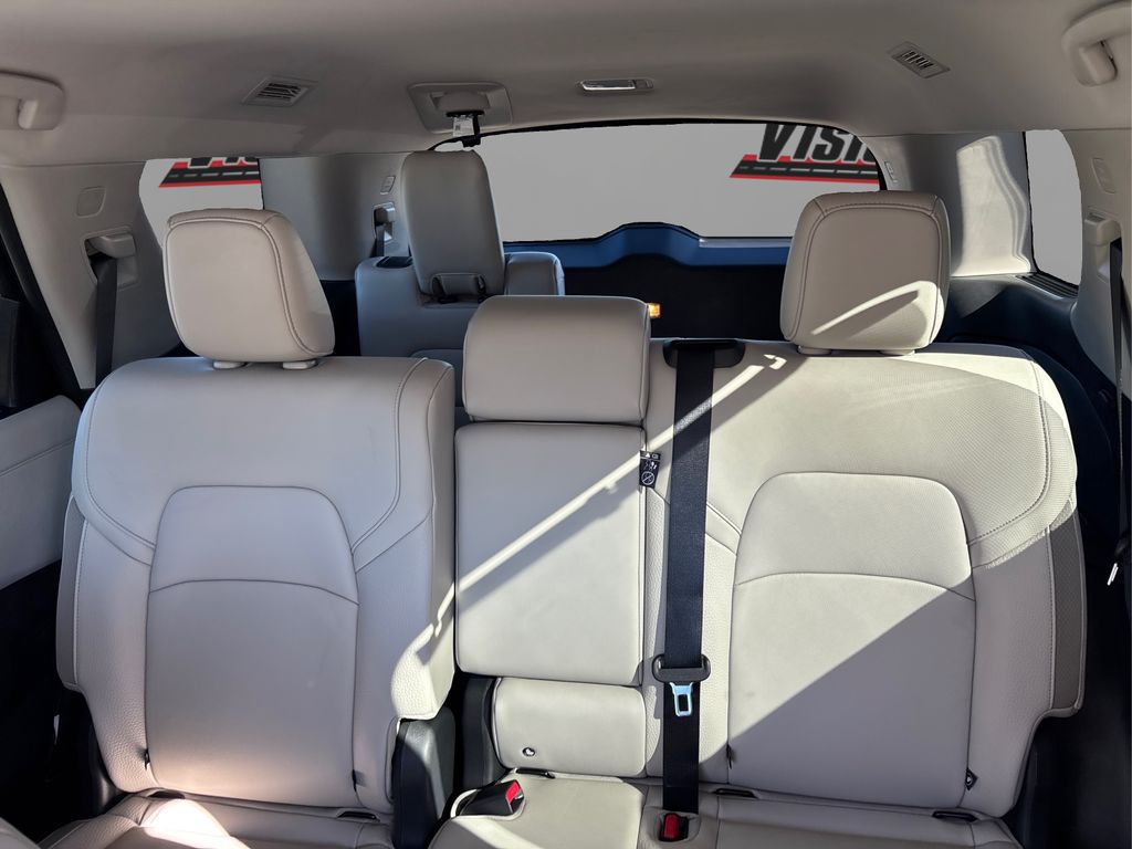 2025 Nissan Pathfinder SL Image 13 of 42