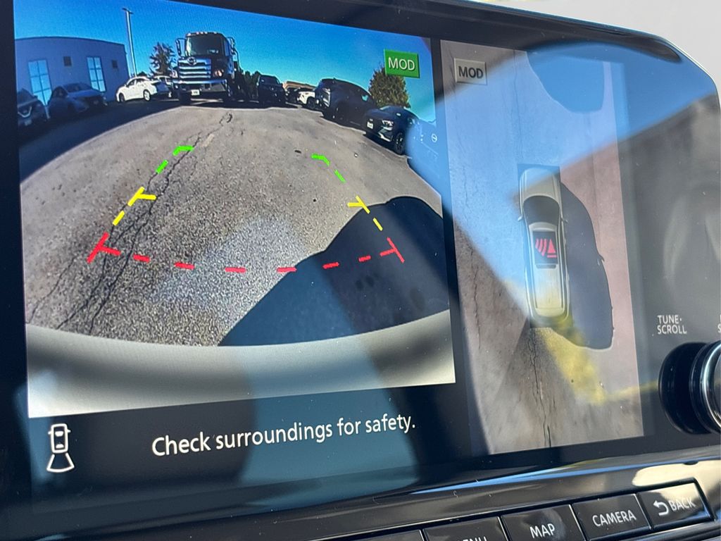 2025 Nissan Pathfinder SL Image 23 of 42