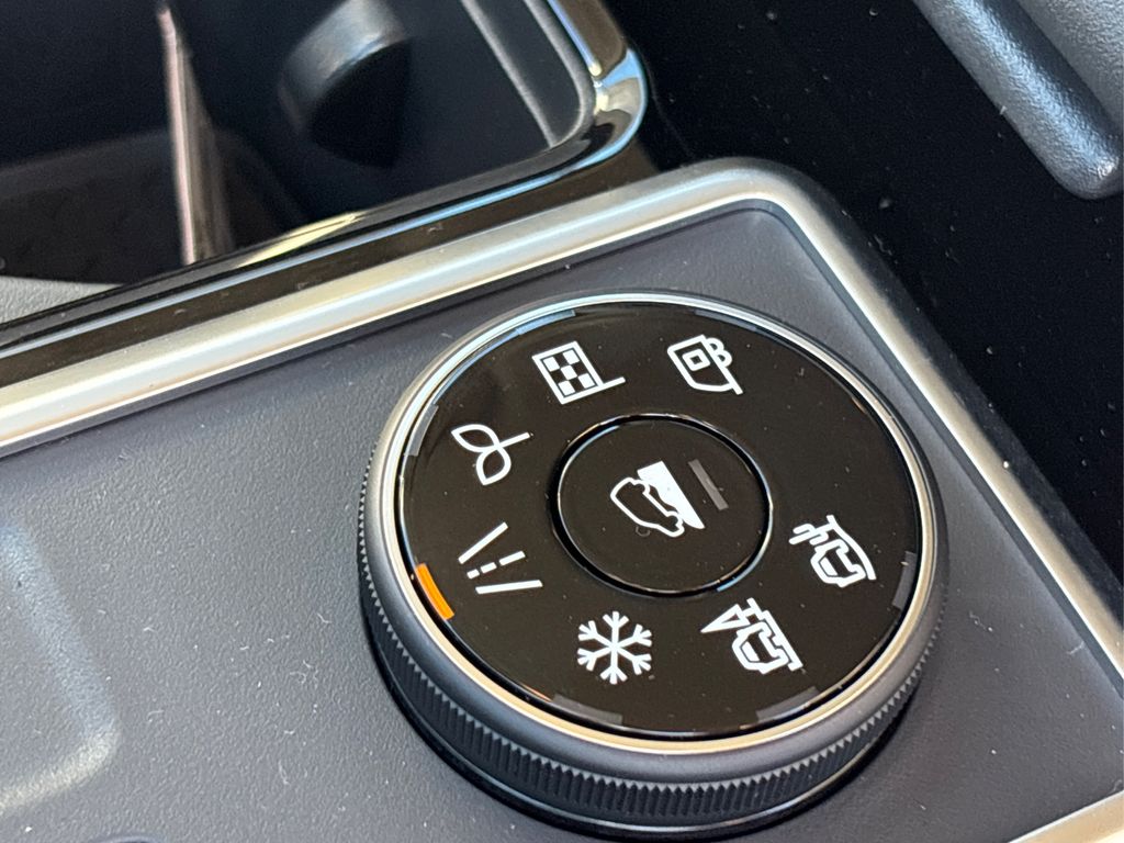 2025 Nissan Pathfinder SL Image 34 of 42