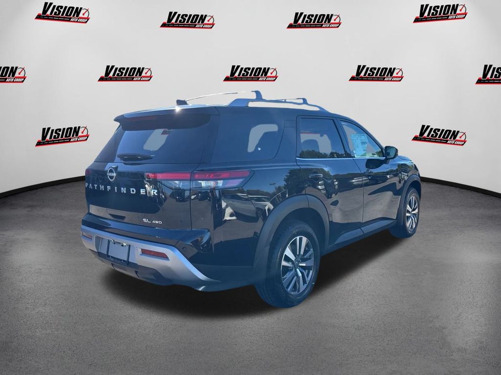 2025 Nissan Pathfinder SL Image 5 of 42