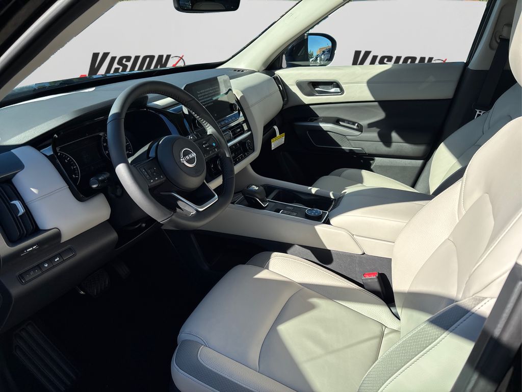 2025 Nissan Pathfinder SL Image 18 of 42