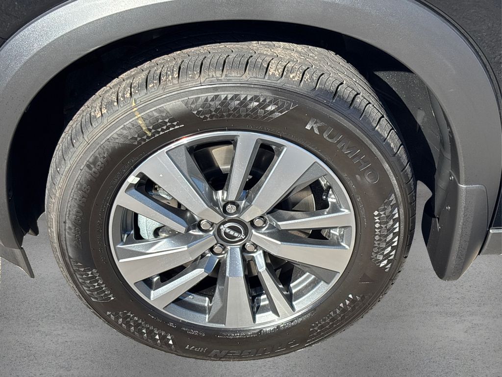 2025 Nissan Pathfinder SL Image 10 of 42