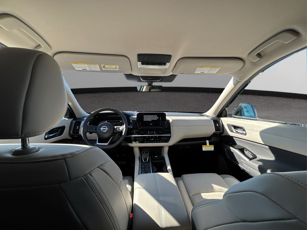2025 Nissan Pathfinder SL Image 15 of 42