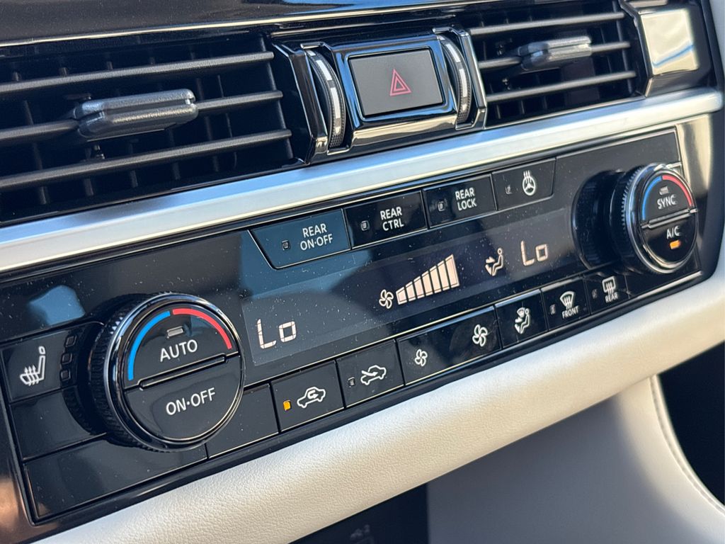 2025 Nissan Pathfinder SL Image 40 of 42