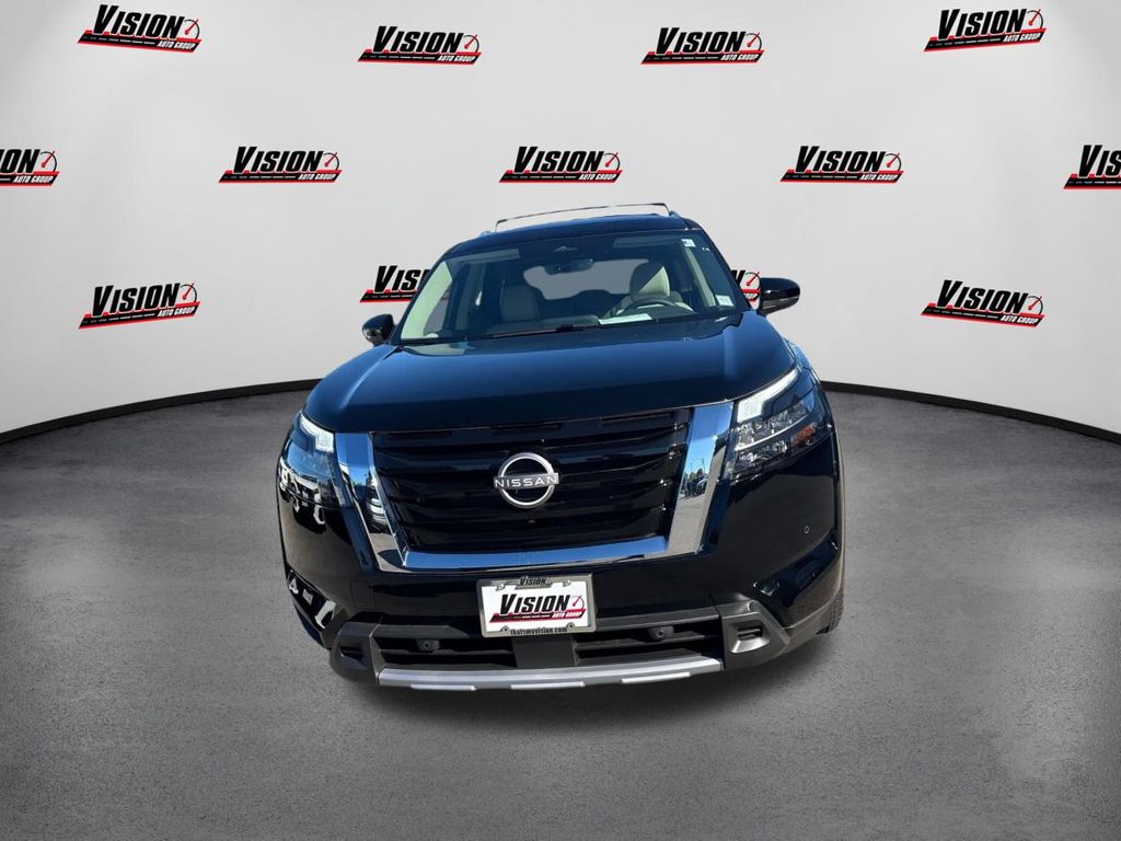 2025 Nissan Pathfinder SL Image 3 of 42