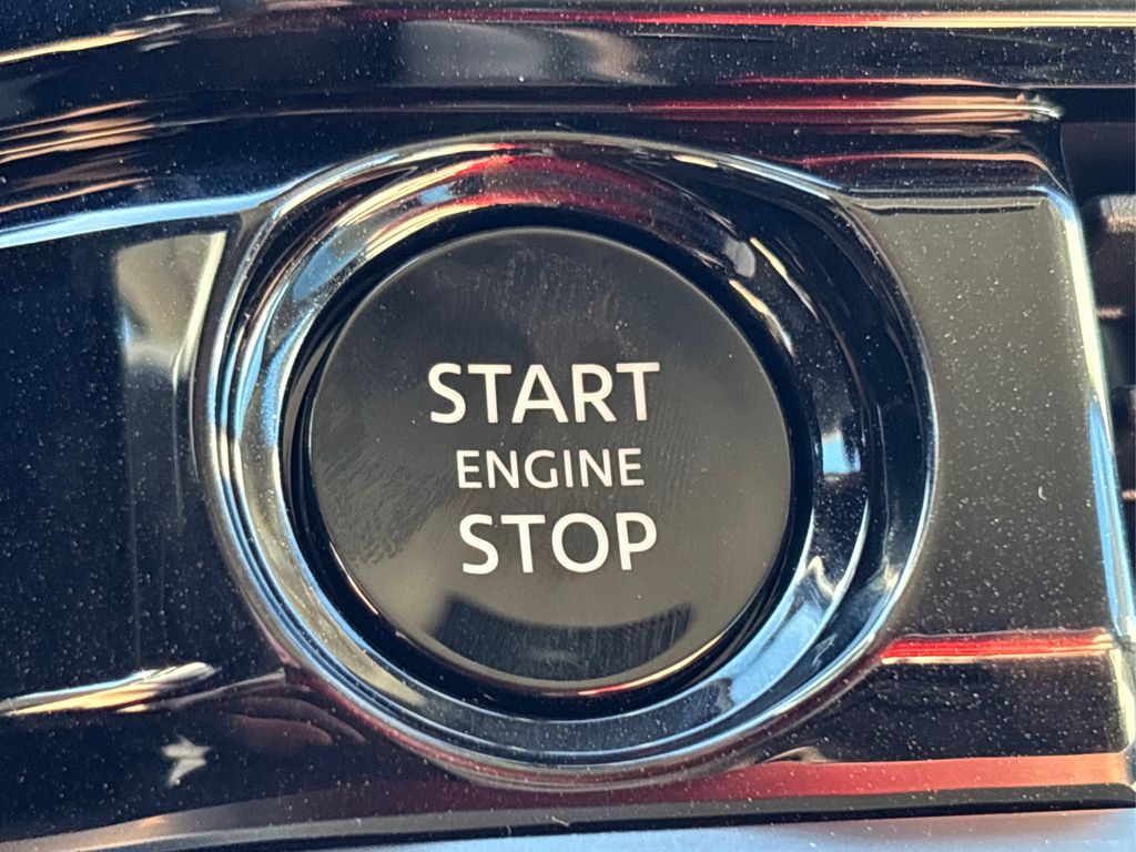 2025 Nissan Pathfinder SL Image 21 of 42