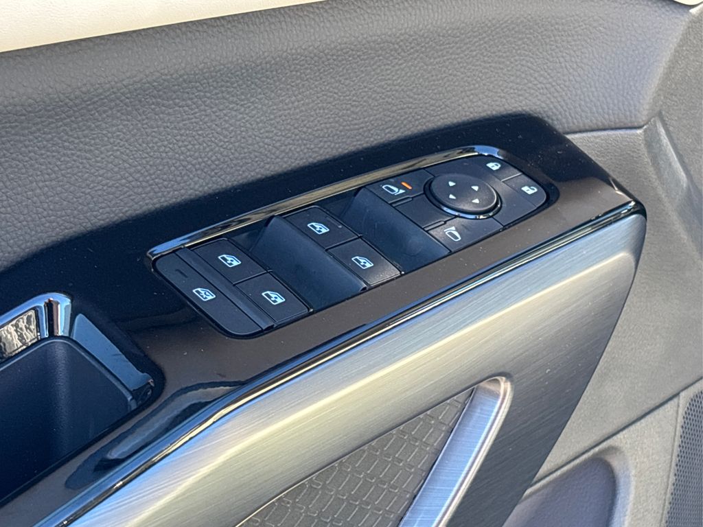 2025 Nissan Pathfinder SL Image 33 of 42