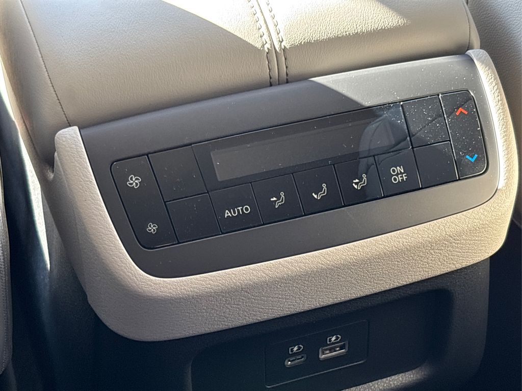 2025 Nissan Pathfinder SL Image 38 of 42