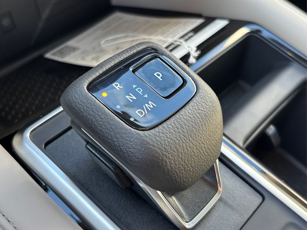 2025 Nissan Pathfinder SL Image 32 of 42