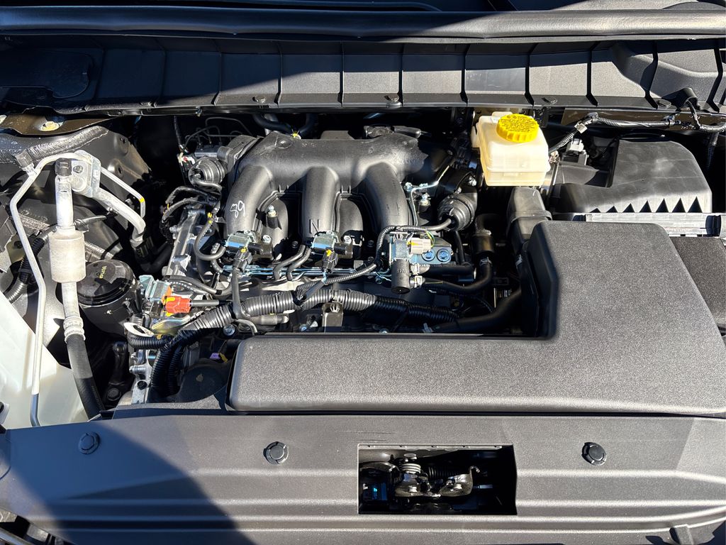 2025 Nissan Pathfinder SL Image 9 of 42