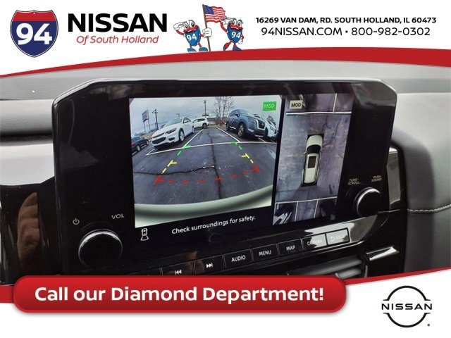 Vehicle image 17 of 21